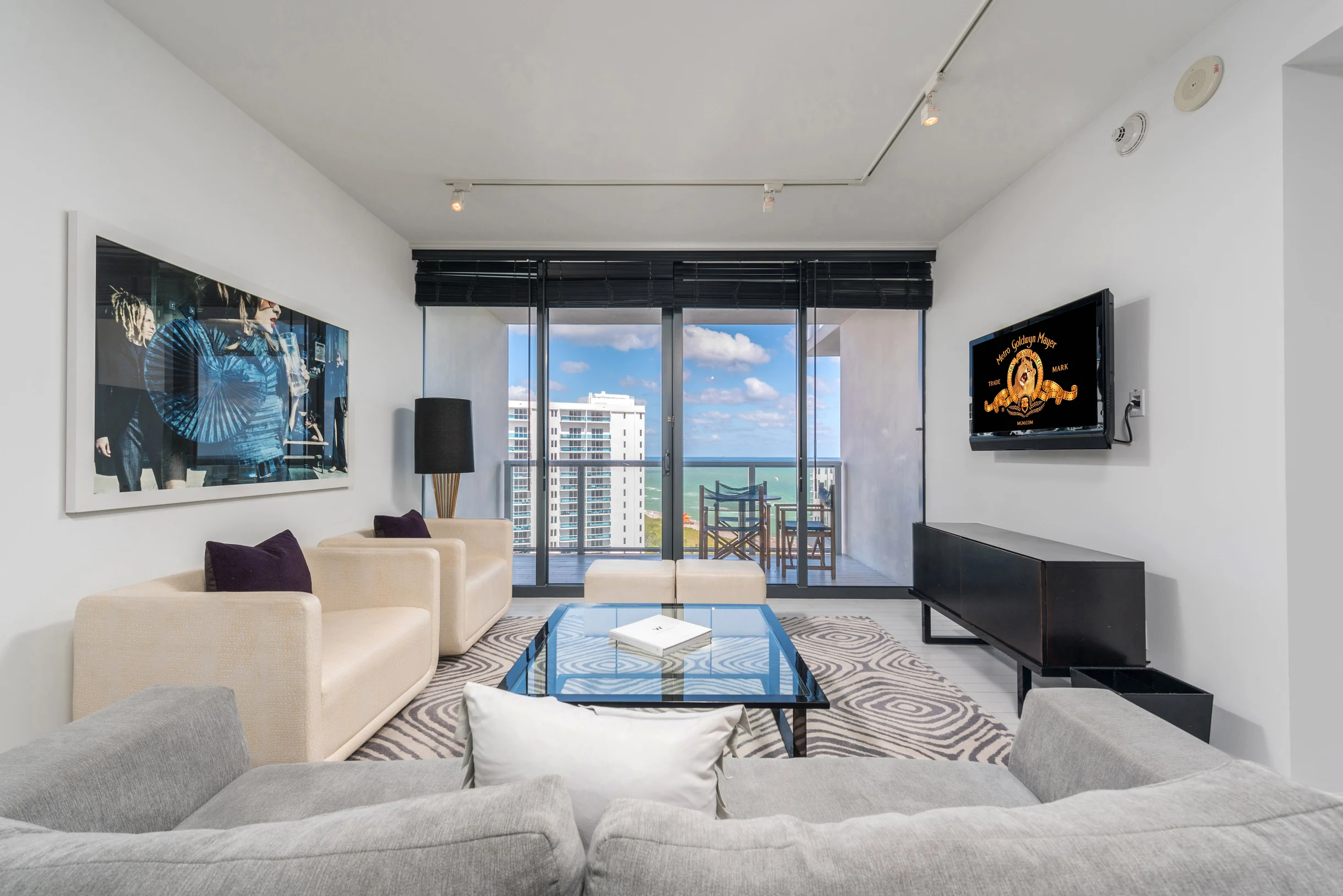 Condo in Miami Beach property photo 2