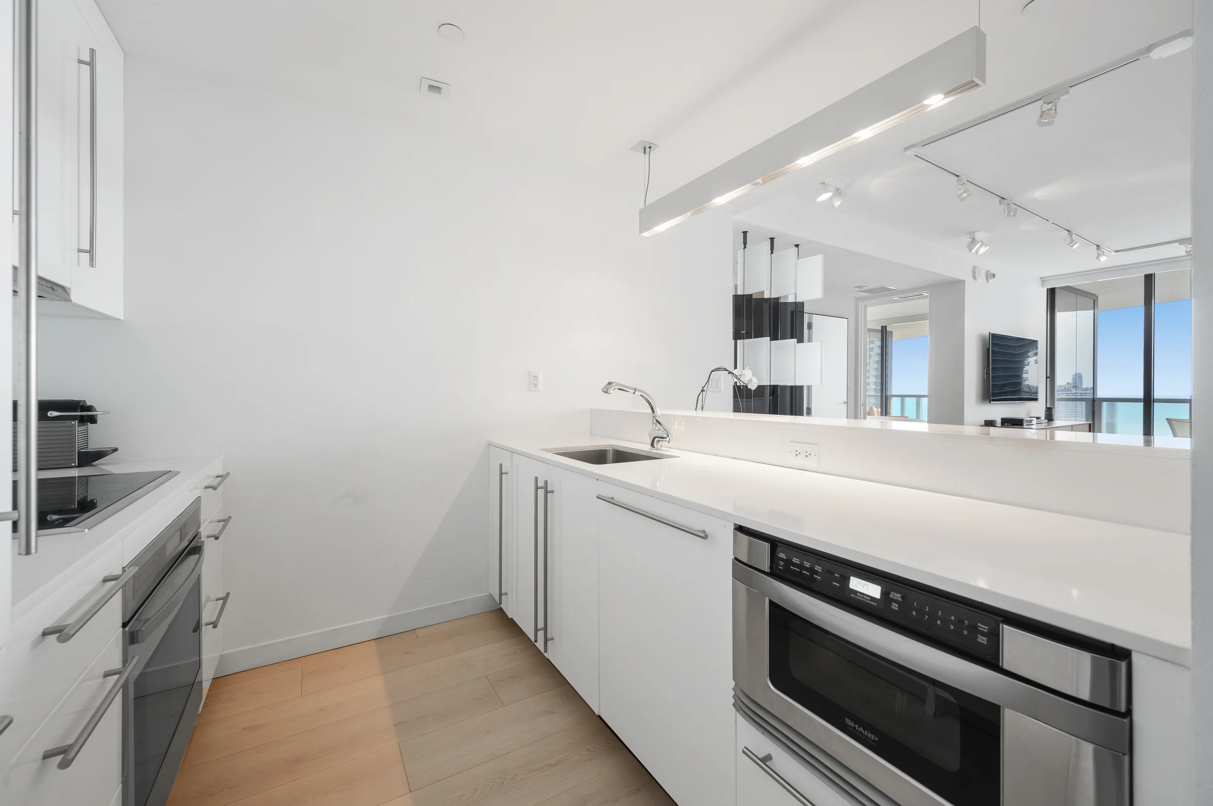 Condo in Miami Beach property photo 3