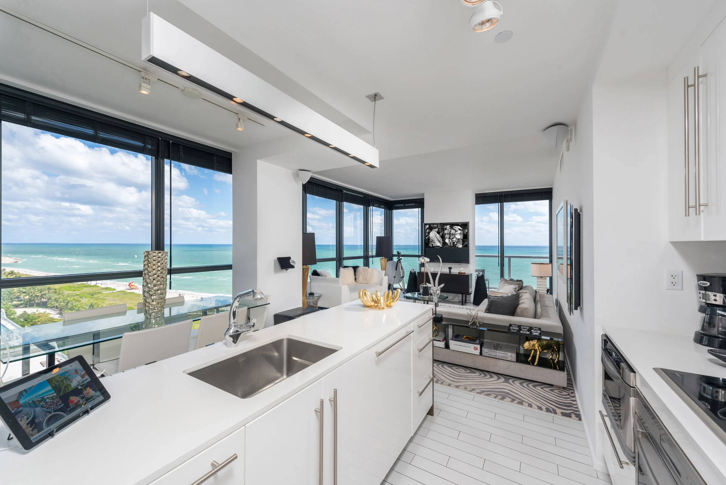 Condo in Miami Beach property photo 4