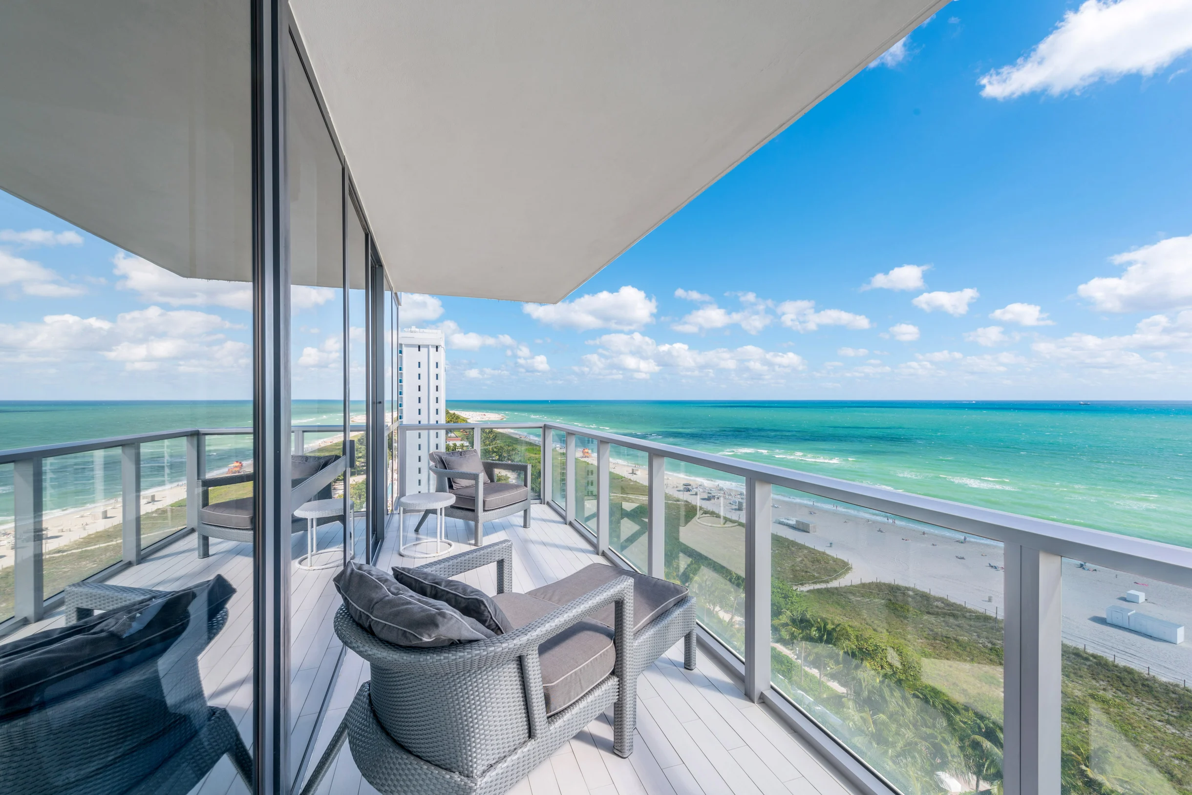 Condo in Miami Beach property photo 2