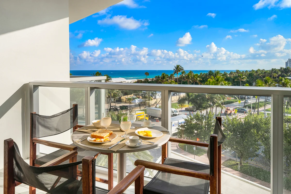 Condo in Miami Beach property photo 2