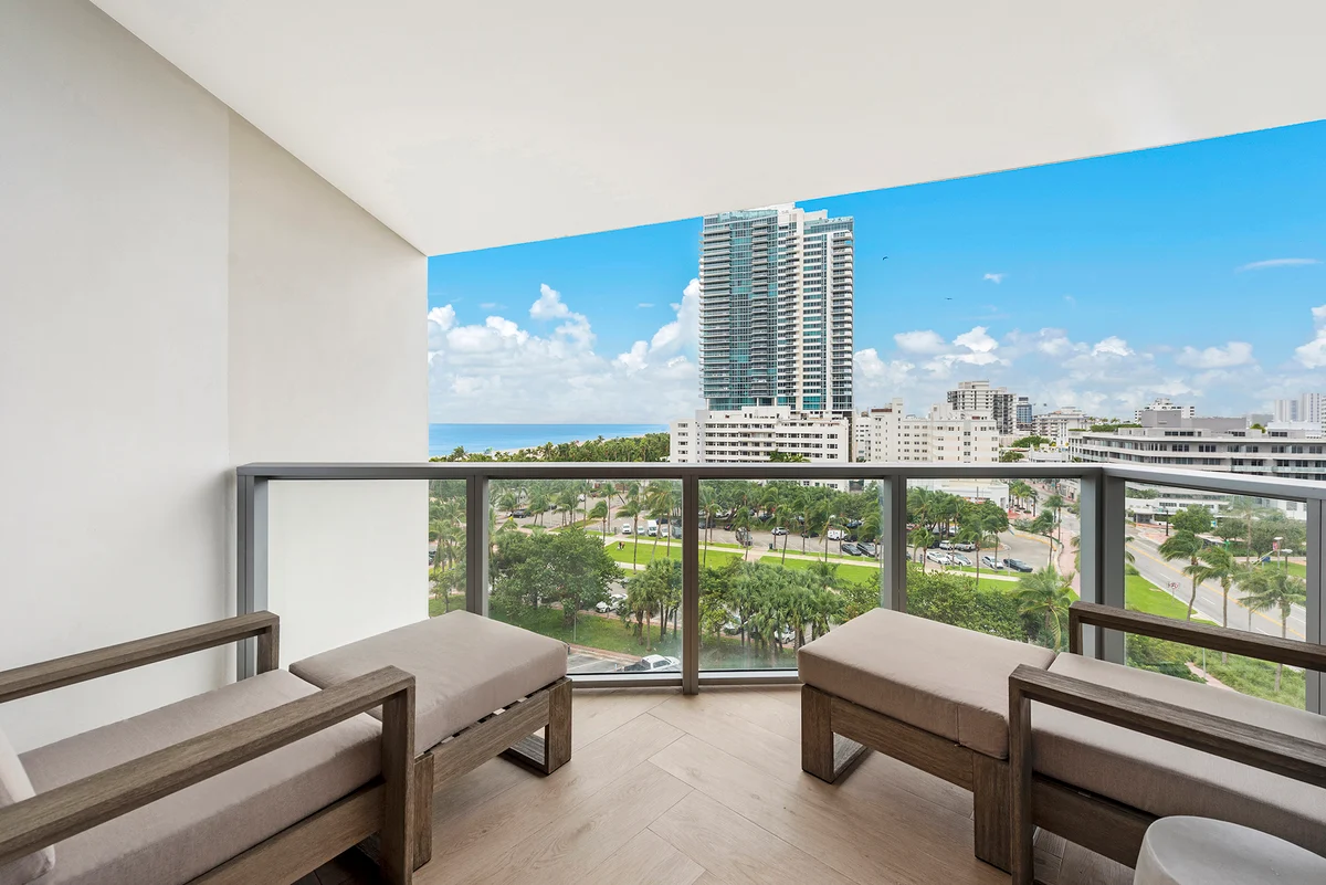 Condo in Miami Beach property photo 2