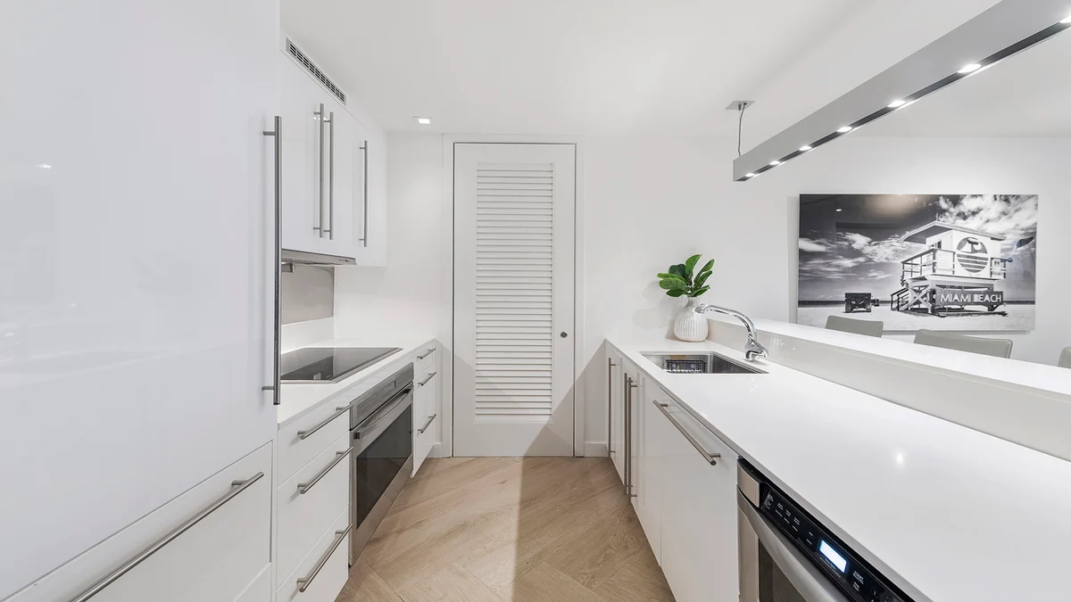 Condo in Miami Beach property photo 4