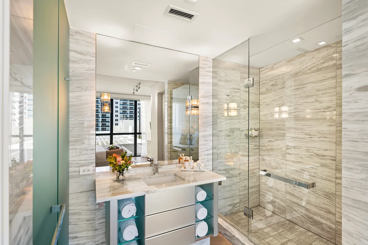 Bathroom 1 image 1