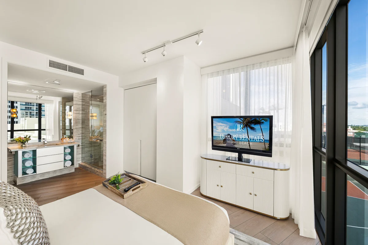 Condo in Miami Beach property photo 3