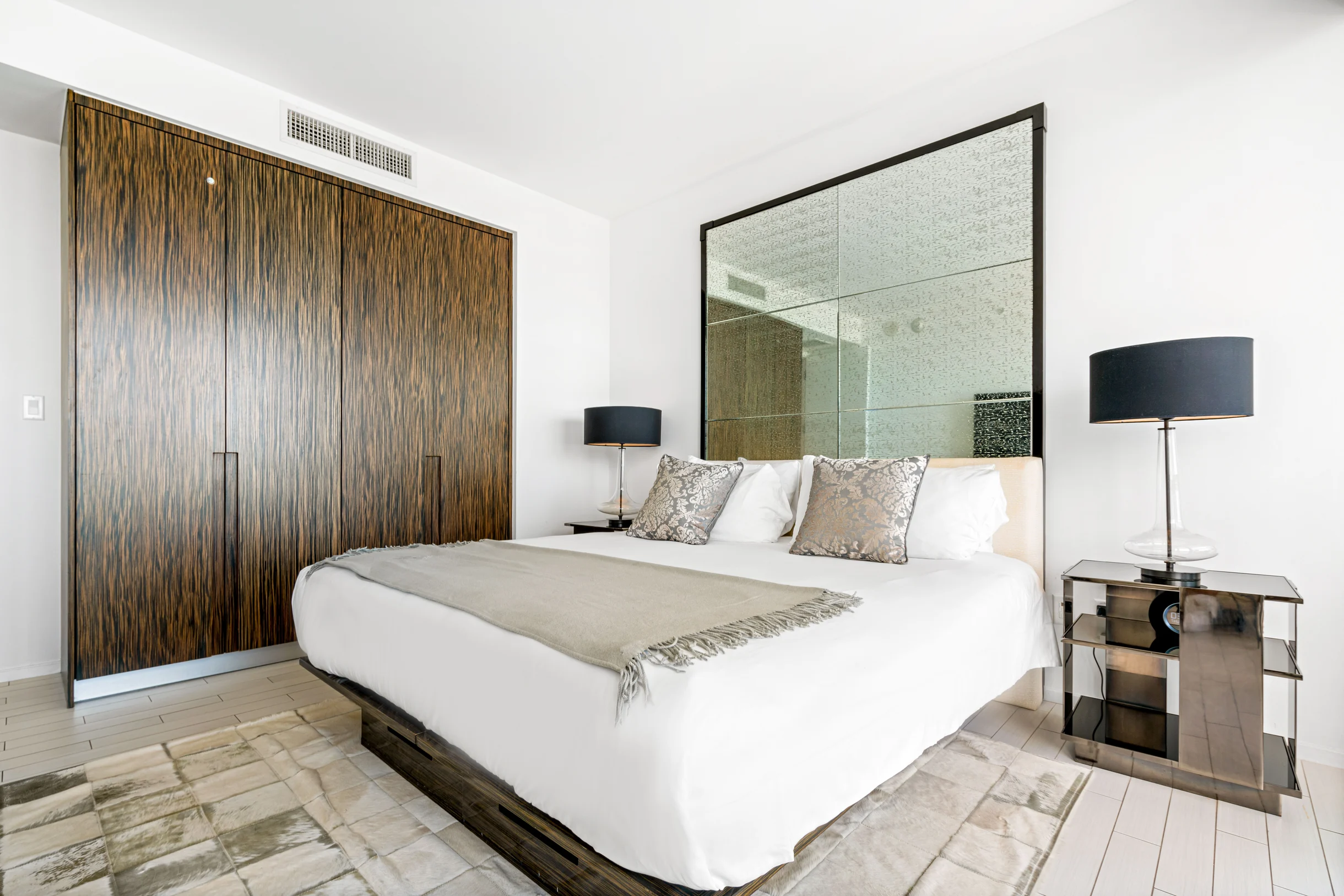 Condo in Miami Beach property photo 4