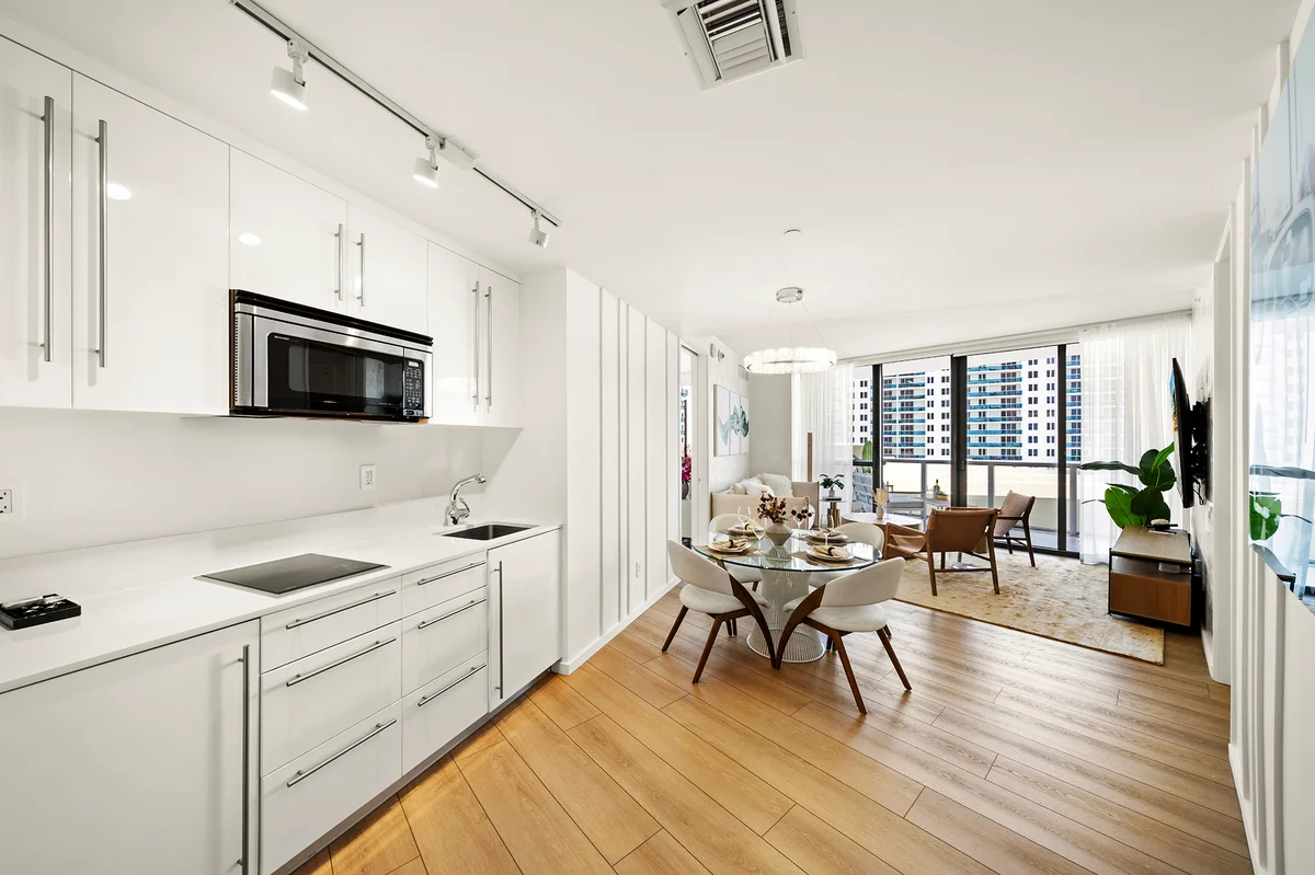 Condo in Miami Beach property photo 2