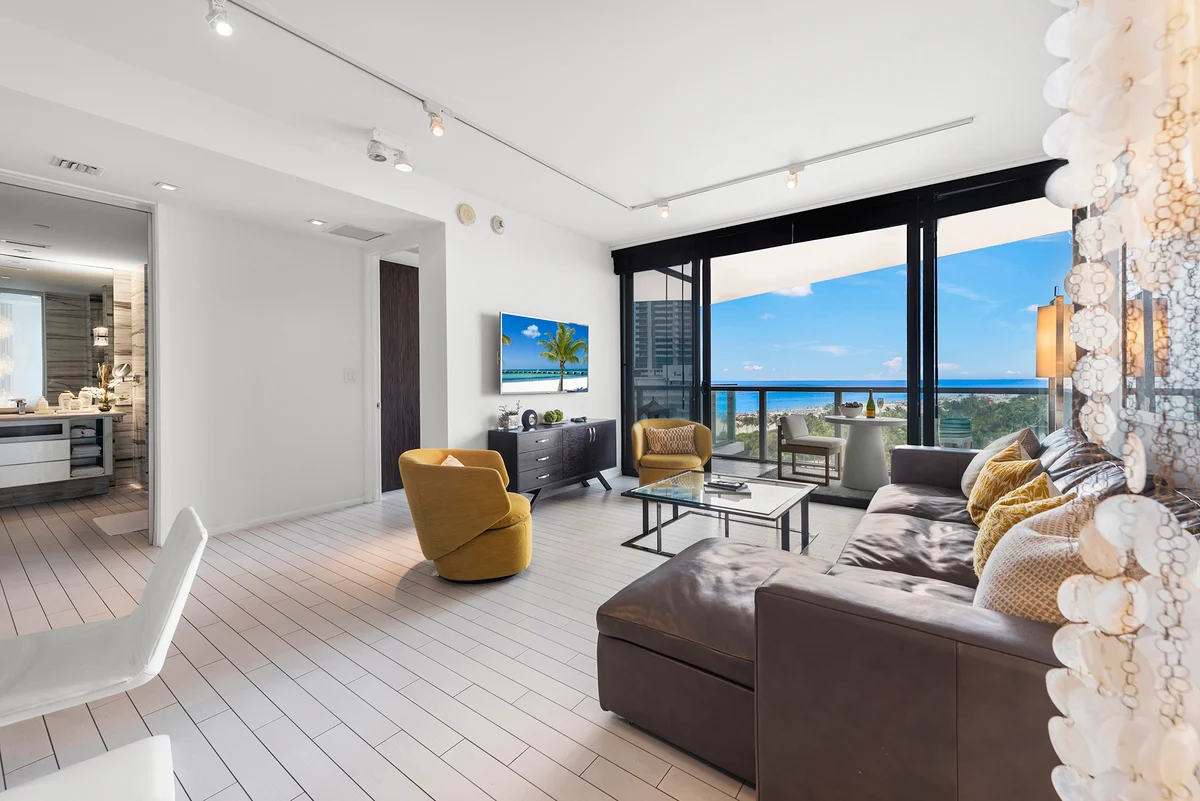 Condo in Miami Beach property photo 2