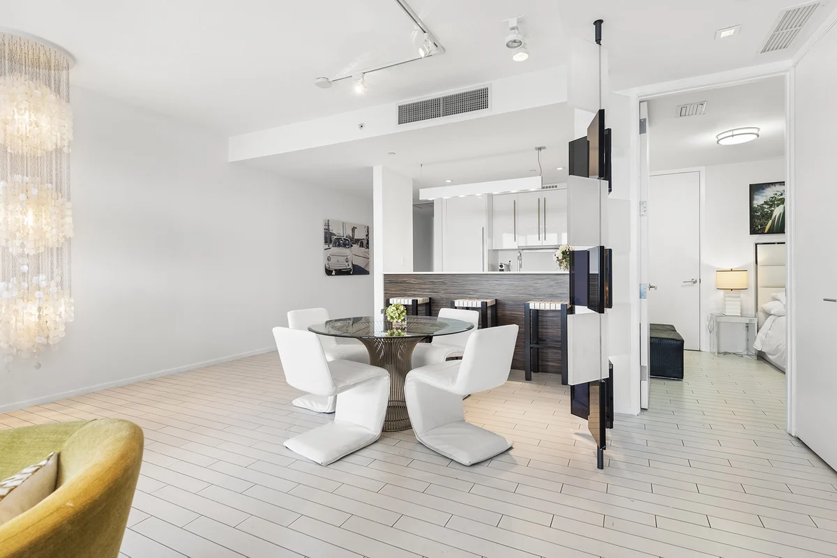 Condo in Miami Beach property photo 3