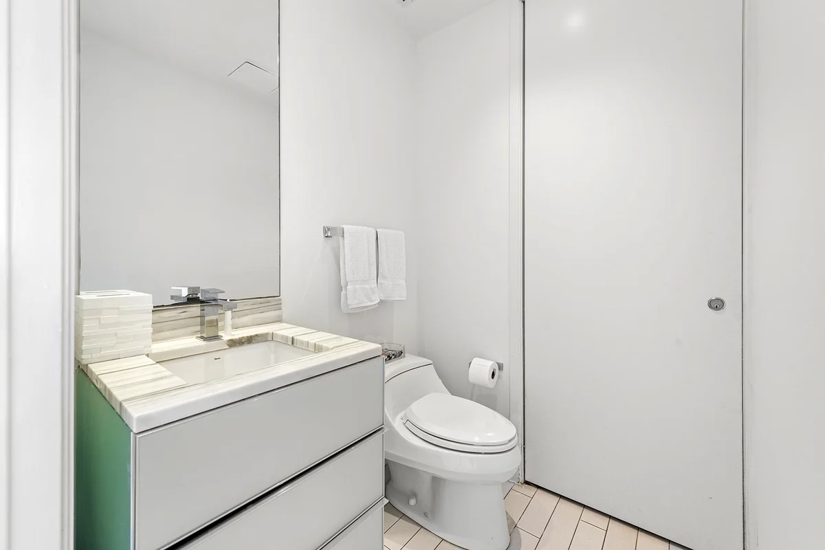 Bathroom 1 image 1