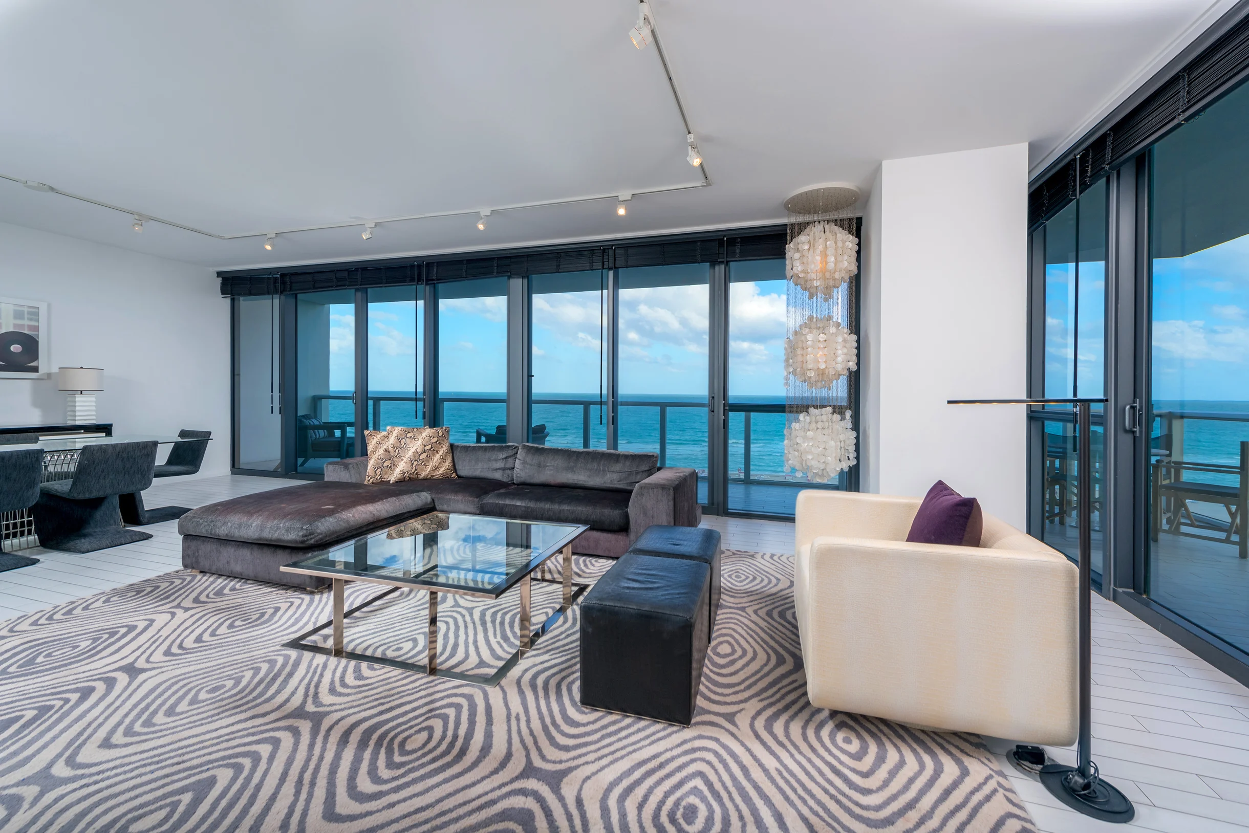Condo in Miami Beach property photo 2