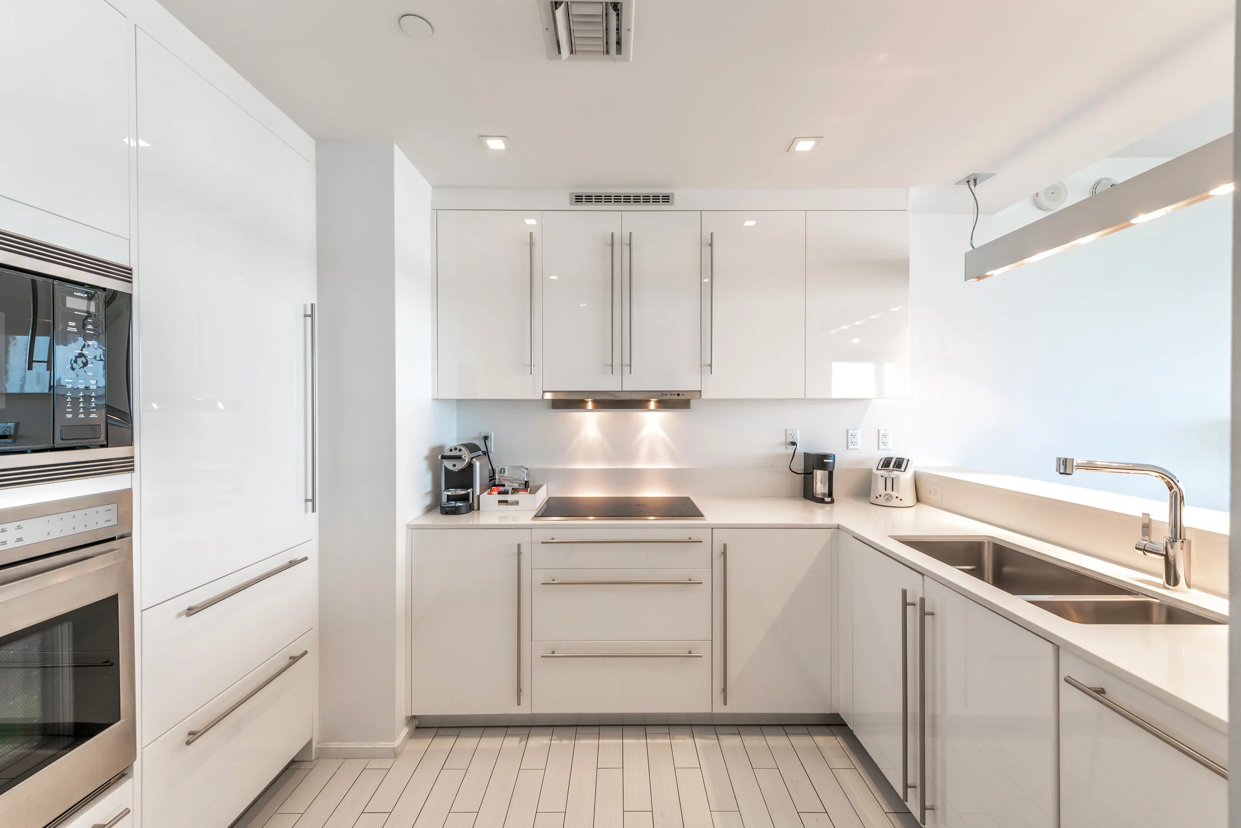 Condo in Miami Beach property photo 4