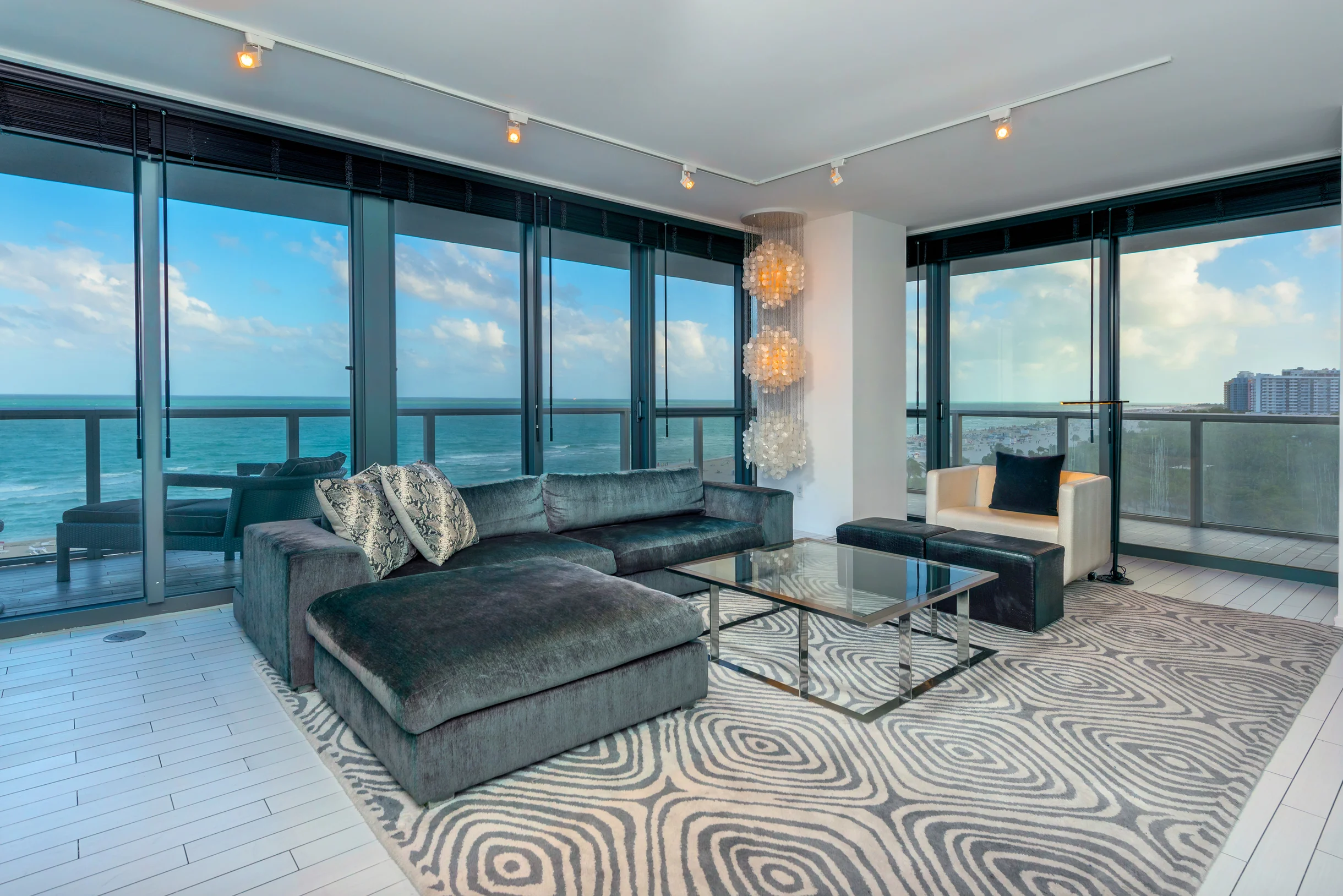 Condo in Miami Beach property photo 3