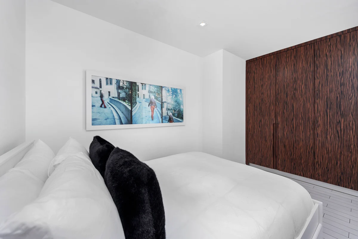 Bedroom 1 image 1