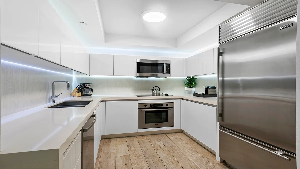 Condo in Miami Beach property photo 3