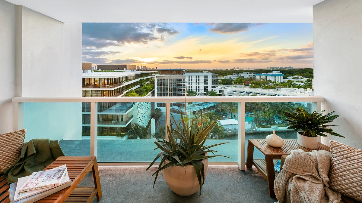 Condo in Miami Beach property photo 2