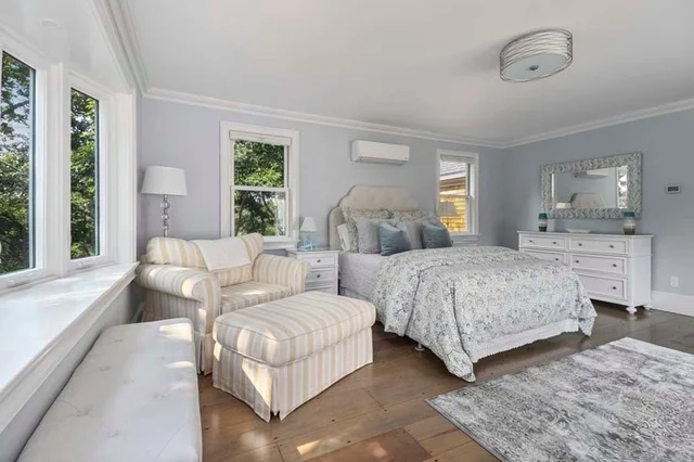 Home in Hyannis Port property photo 9