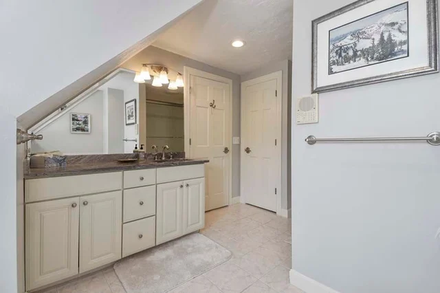 Home in Hyannis Port property photo 21