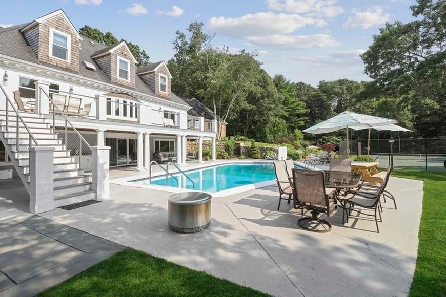Home in Hyannis Port property photo 3