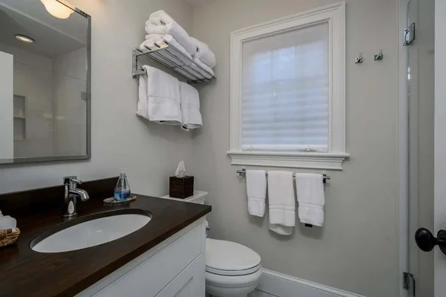 Home in Osterville property photo 10