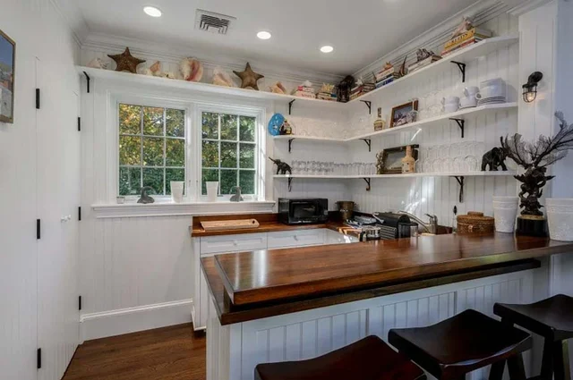 Home in Osterville property photo 6