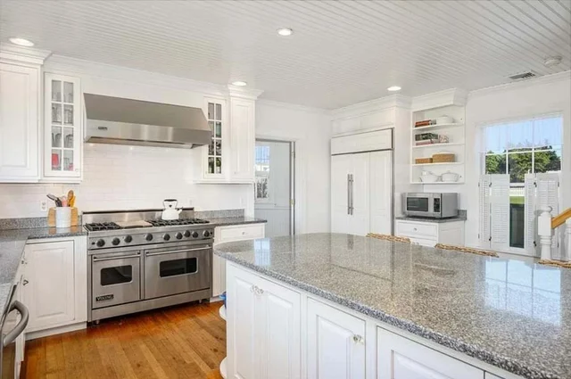 Home in West Yarmouth property photo 6