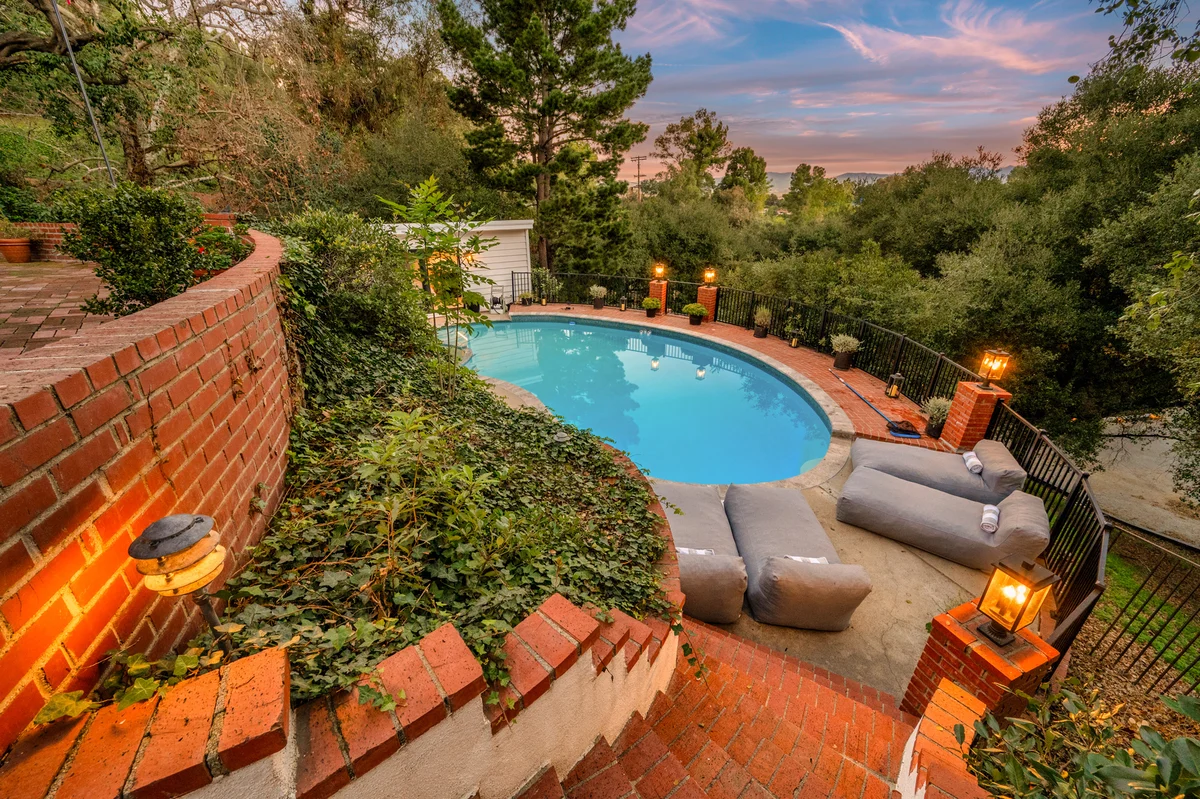 Property in Beverly Hills property photo 4