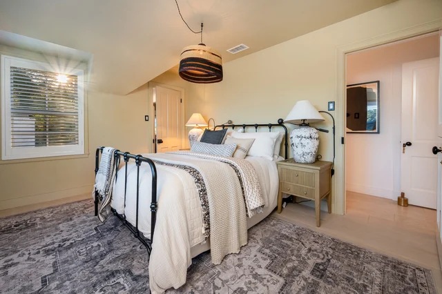Bedroom 3 image 1