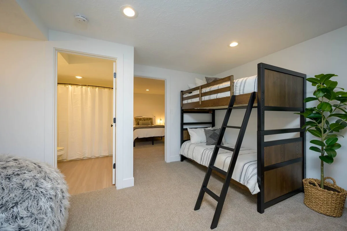 Bedroom image 1
