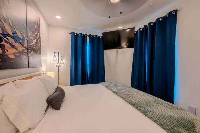 Bedroom 2 image 1