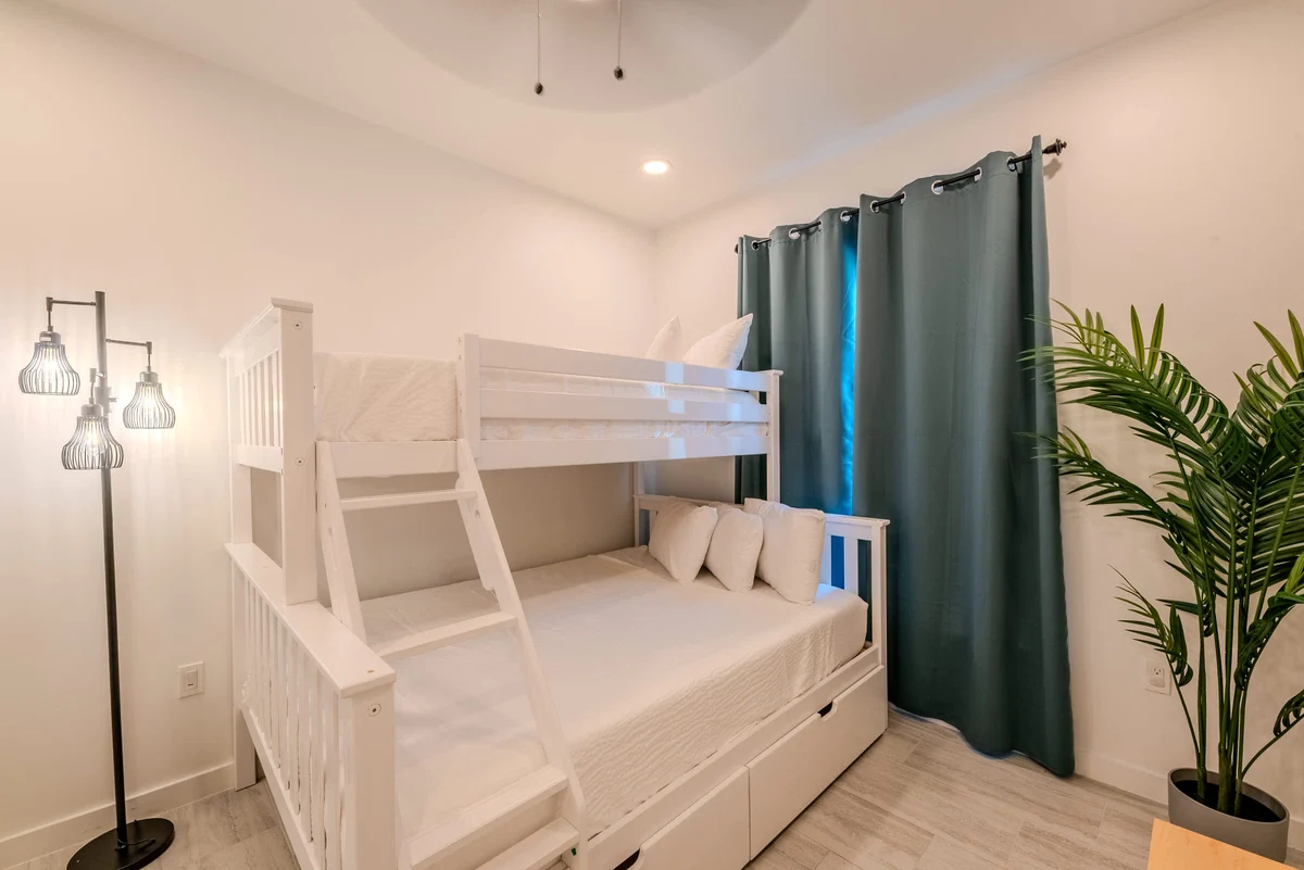 Bedroom 3 image 1