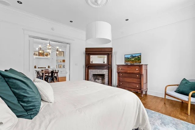Bedroom 1 image 1