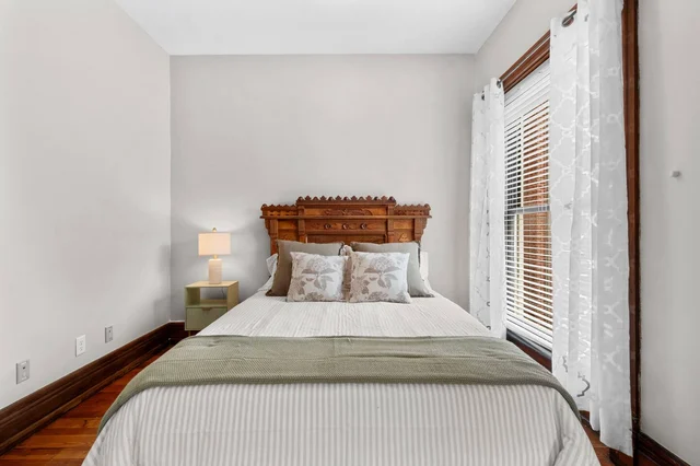 Bedroom 1 image 1