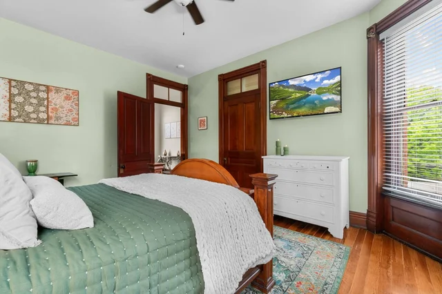 Bedroom 5 image 1