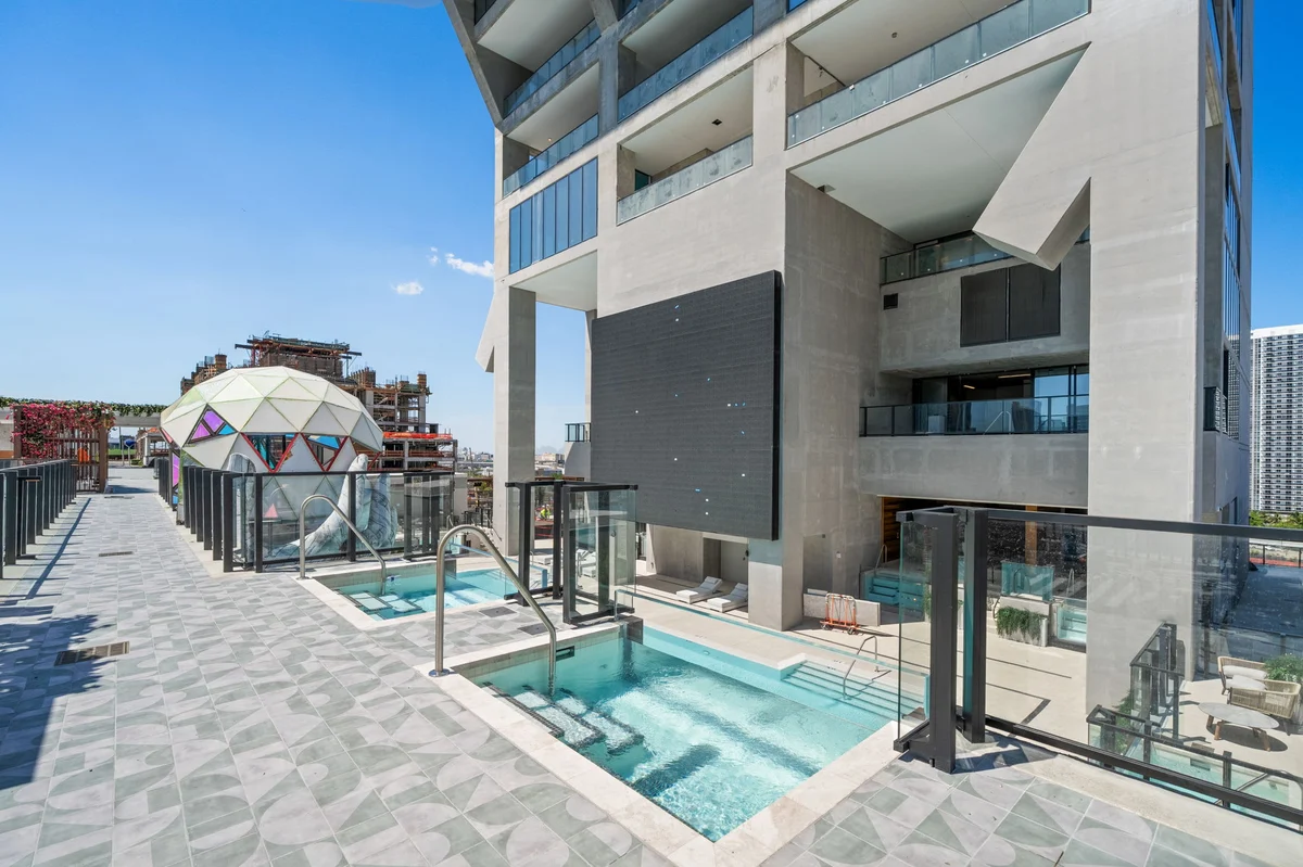Condo in Miami property photo 2