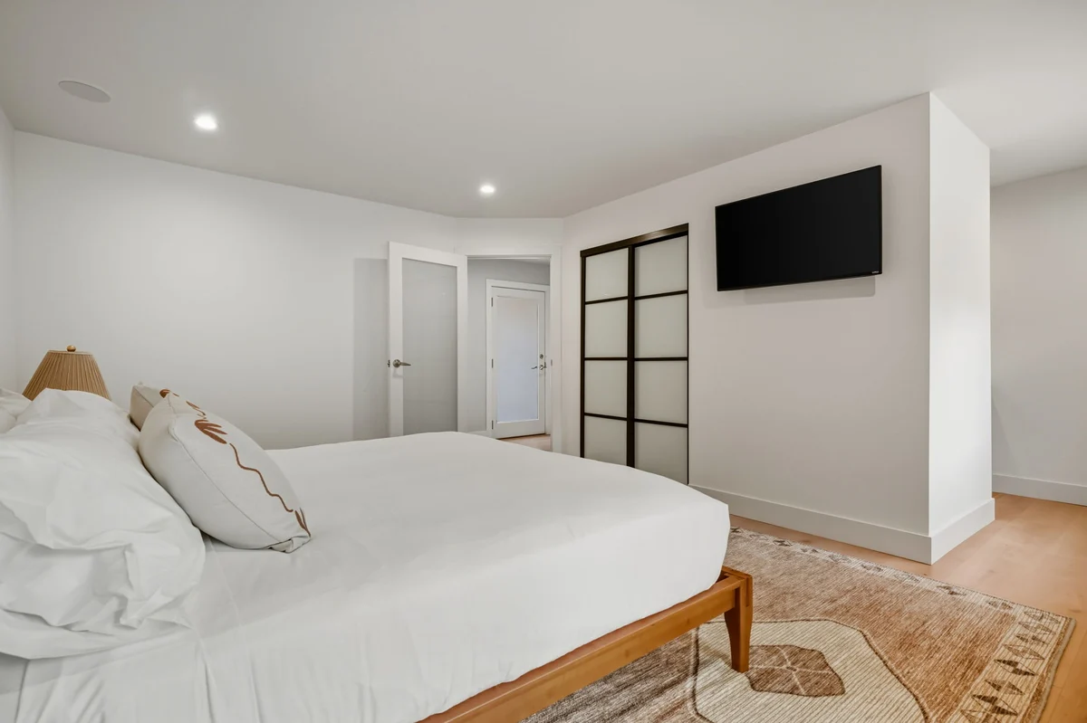 Bedroom 1 image 1