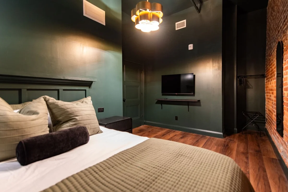 Hollyhock Suite 302: 4 Bed/2 Bath property photo 3