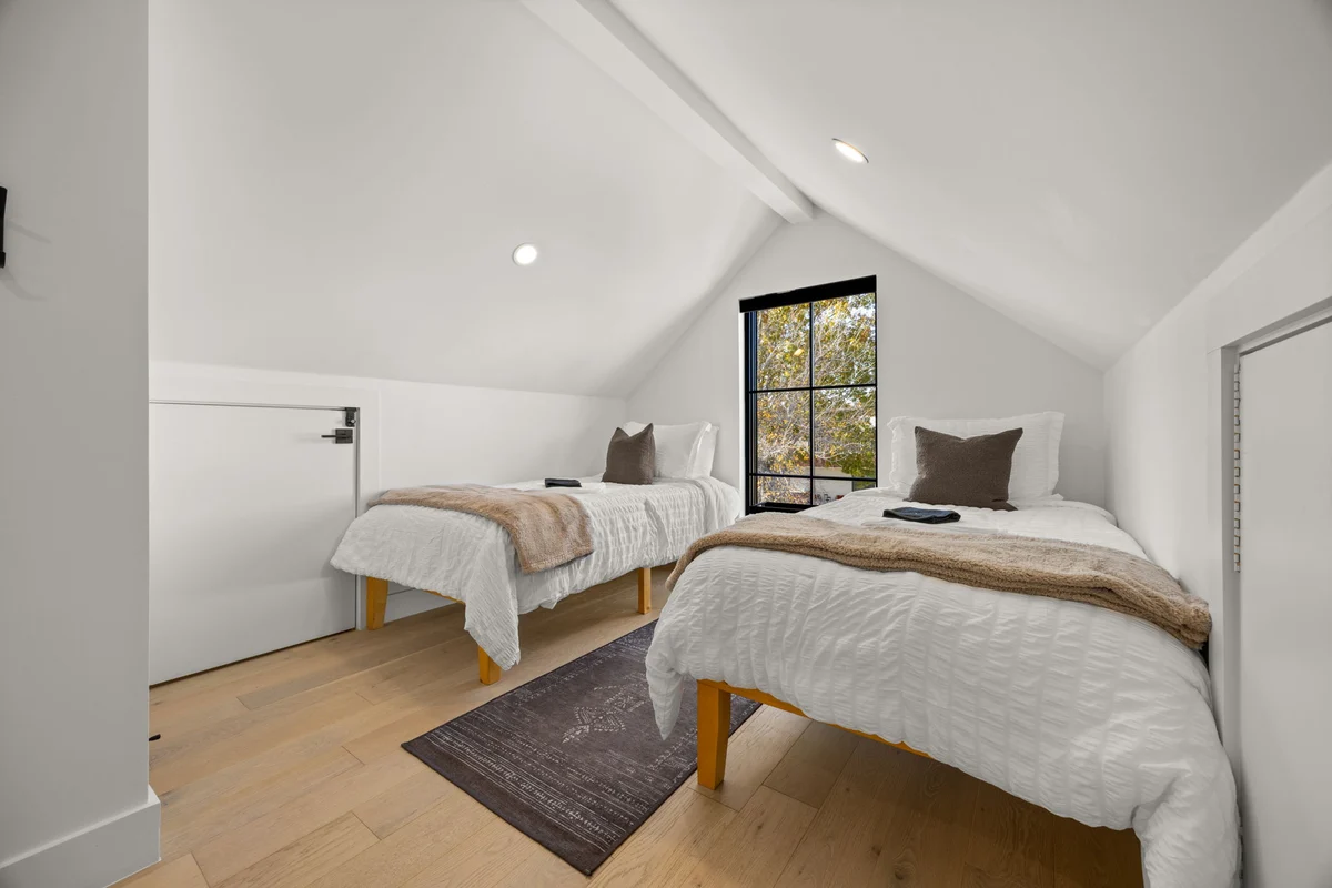 Bedroom 3 image 1