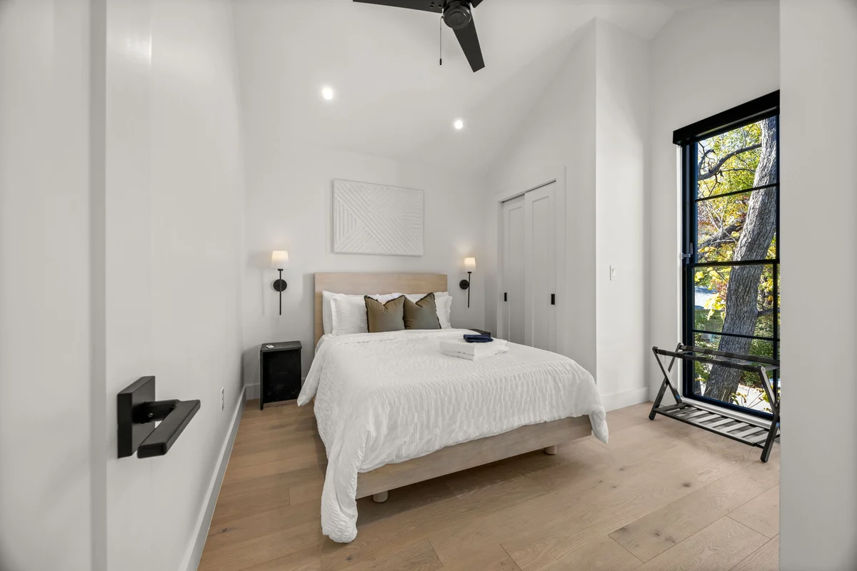 Bedroom 5 image 1