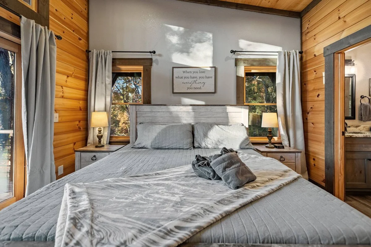 Bedroom 4 image 1