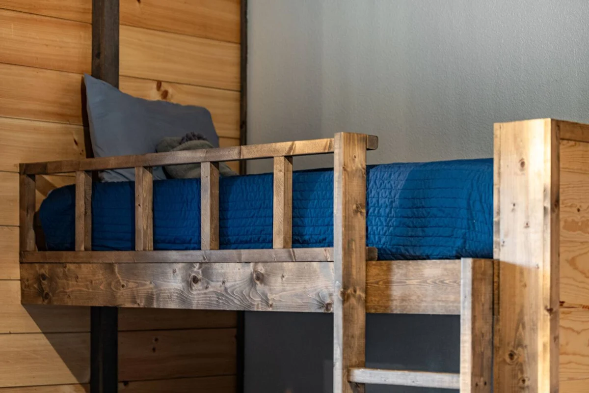 Bedroom 8 image 1