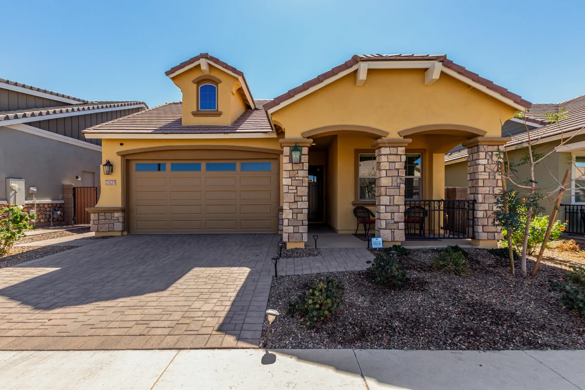 Stunning Queen Creek property photo 4