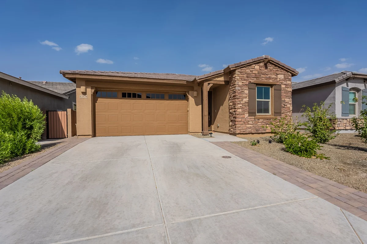 Home in Gold Canyon property photo 2