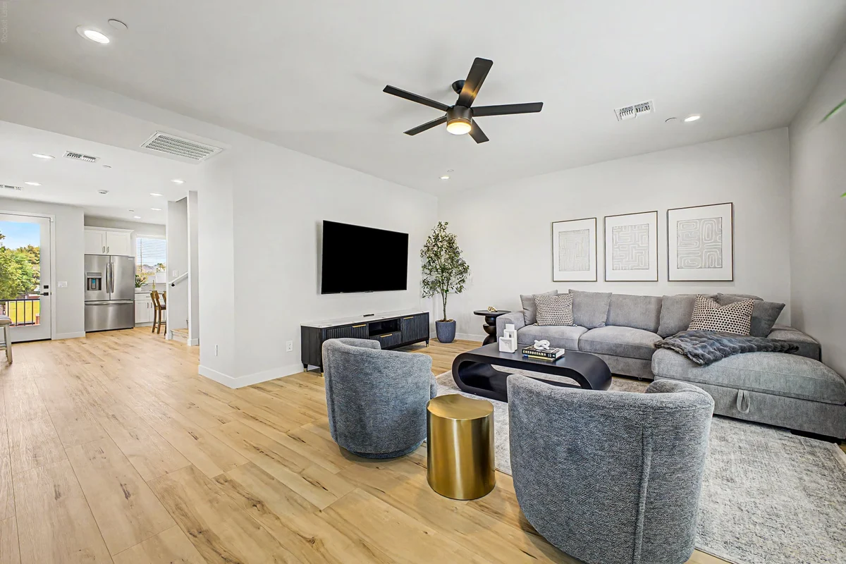 Townhome in Phoenix property photo 2