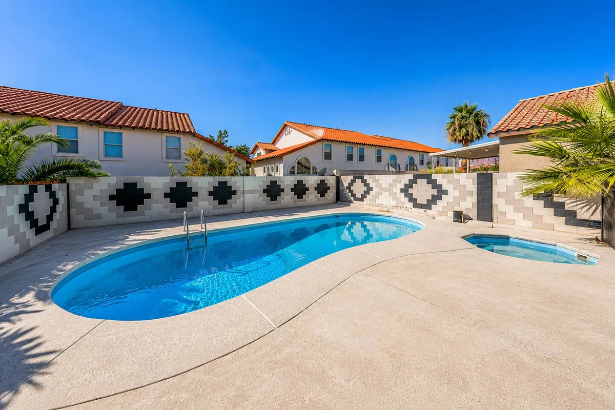 Home in Las Vegas property photo 2