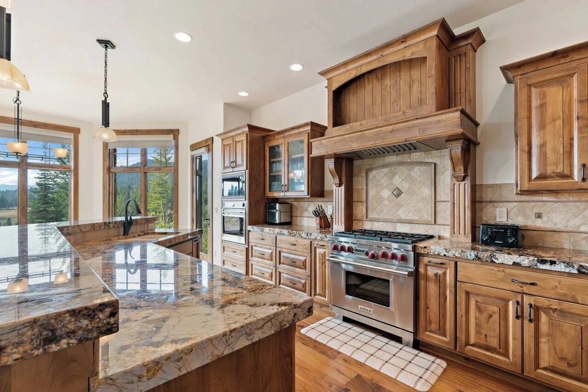 Home in Donnelly property photo 2