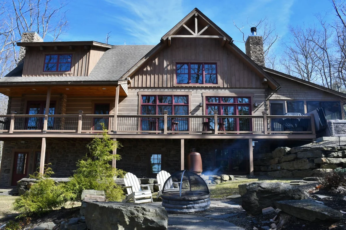 Home in Greentown property photo 2