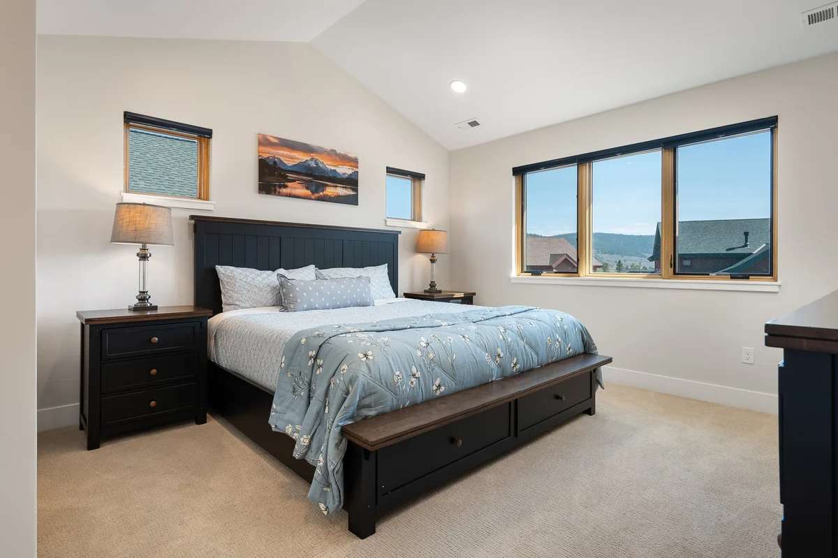 Queen Bedroom image 1