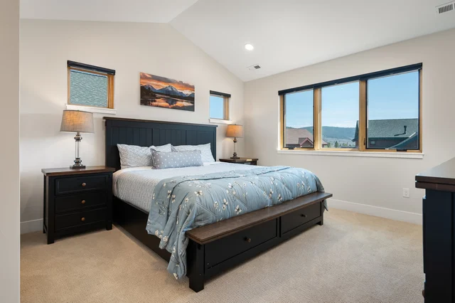 Queen Bedroom image 1