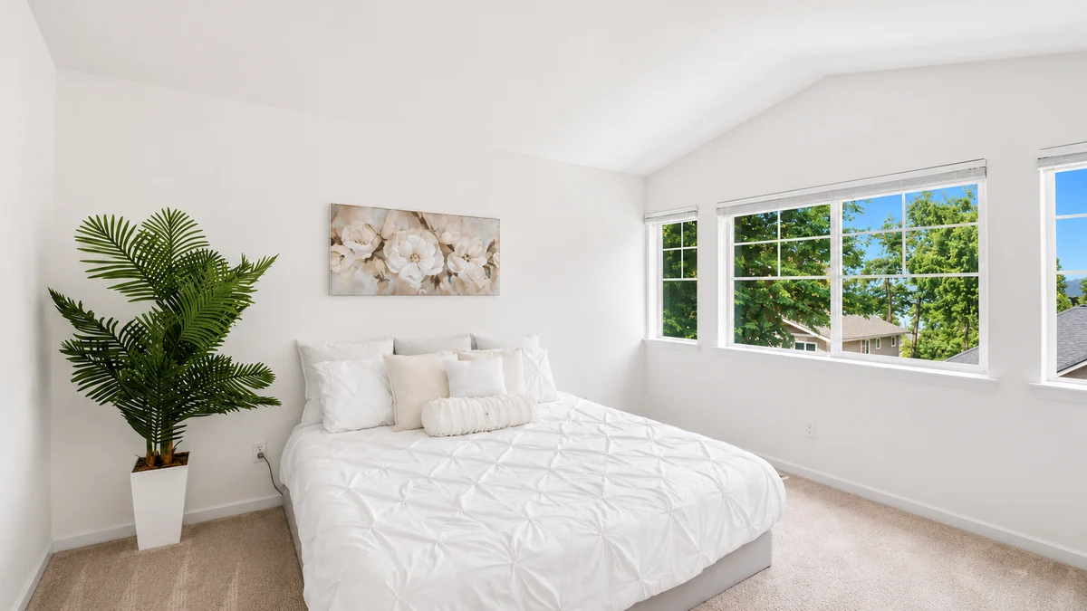 Bedroom 1 image 1